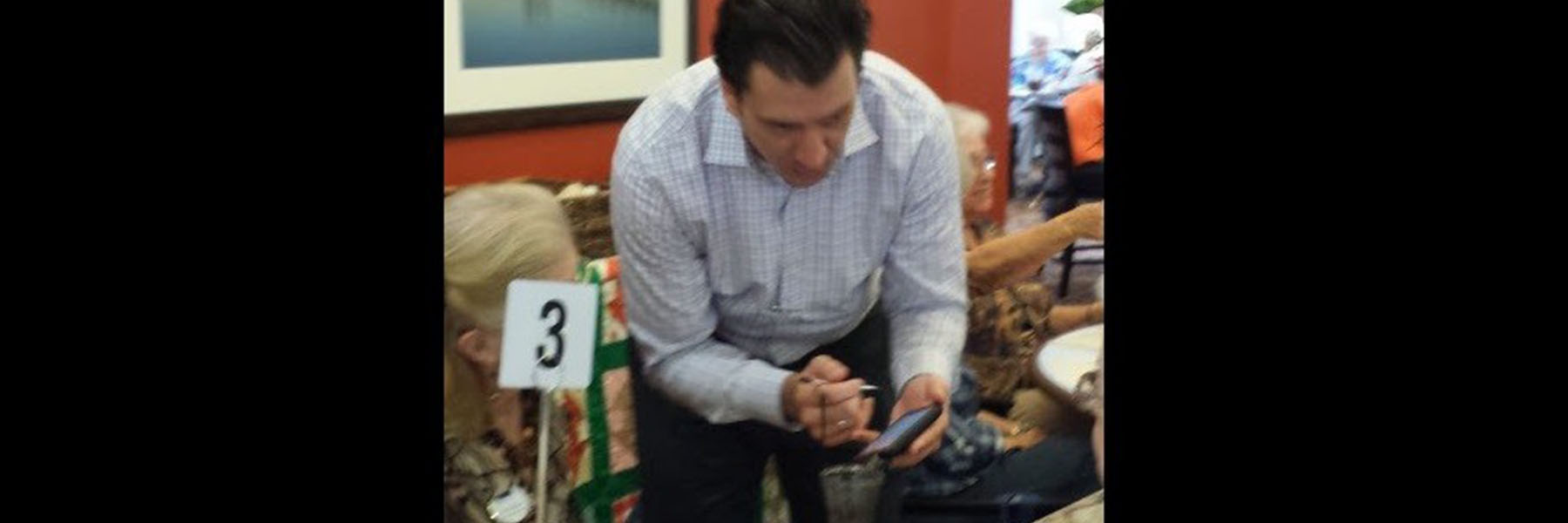 5 Ways Tableside Ordering Increases Resident Satisfaction